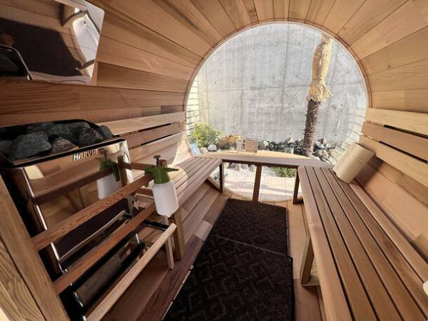 滋賀県グランピング初！屋上デッキに「バレルサウナ」を設置！プライベート空間で星空を眺めながら極上の“ととのう”体験