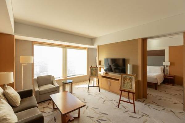 没入型美術展『アール・ヌーヴォーの女神たち』と「インターコンチネンタルホテル大阪」がコラボレーション！“ミュシャ”の世界を体験できる宿泊プランが期間限定で登場！