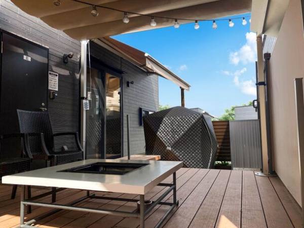 山梨・富士河口湖のグランピング施設「ツーリストヴィラ河口湖」　高速道路料金＋宿泊料金に使える宿泊商品券付プランを4月25日まで提供