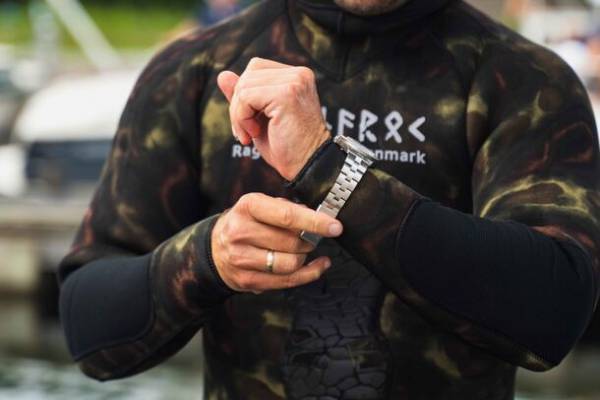 ダイバーズウォッチの「1956 Marine 」に新商品が登場！3色展開のクォーツ式モデルが2月1日発売