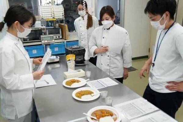 小学生が本気で考えた夢のレトルトカレーが誕生！2月1日(木)に数量限定で販売開始。