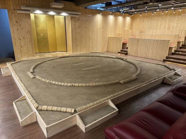 浅草で本物の土俵を見ながら相撲の雰囲気を気楽に楽しめるちゃんこ鍋とわんこ蕎麦のレストラン＜浅草相撲部屋＞が1月19日(金)にオープン！