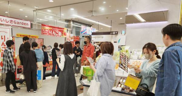 元旦から10日間で、1万個以上を販売！「真っ赤なはちみつりんご飴」が、遠鉄百貨店で1/24から開催される「アムール・デュ・ショコラ」に初出店！