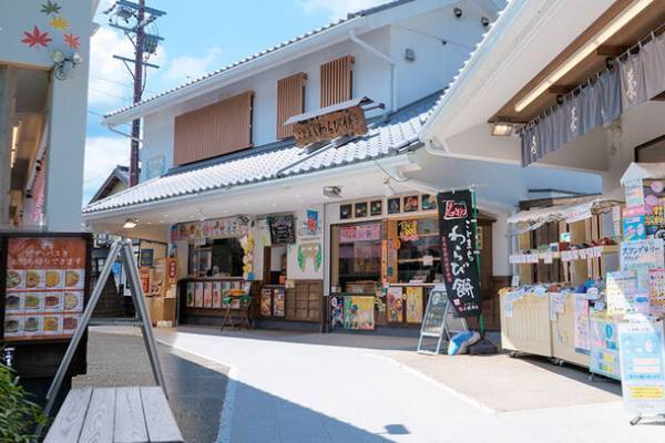 元旦から10日間で、1万個以上を販売！「真っ赤なはちみつりんご飴」が、遠鉄百貨店で1/24から開催される「アムール・デュ・ショコラ」に初出店！