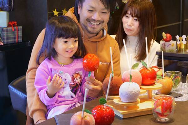 元旦から10日間で、1万個以上を販売！「真っ赤なはちみつりんご飴」が、遠鉄百貨店で1/24から開催される「アムール・デュ・ショコラ」に初出店！