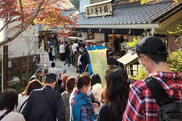 元旦から10日間で、1万個以上を販売！「真っ赤なはちみつりんご飴」が、遠鉄百貨店で1/24から開催される「アムール・デュ・ショコラ」に初出店！