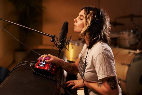 パフォーマンスの幅を広げるボーカル・エフェクターの最新モデルを発売