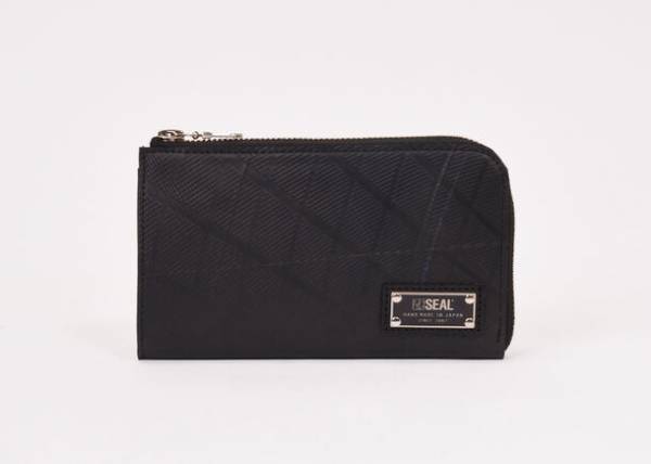 廃タイヤを再利用する「SEAL」、花びらのように23枚のカードを収納する長財布を新発売