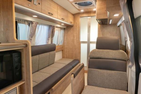 シャワールームつきキャンピングカー新型「レクビィ イゾラ」ジャパンキャンピングカーショー2024で展示