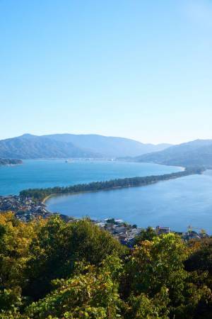 京都・天橋立で2024年の干支“辰”にちなんだ「股のぞき☆一龍万倍」開運キャンペーンを開催、旅行者を地域一体でおもてなし