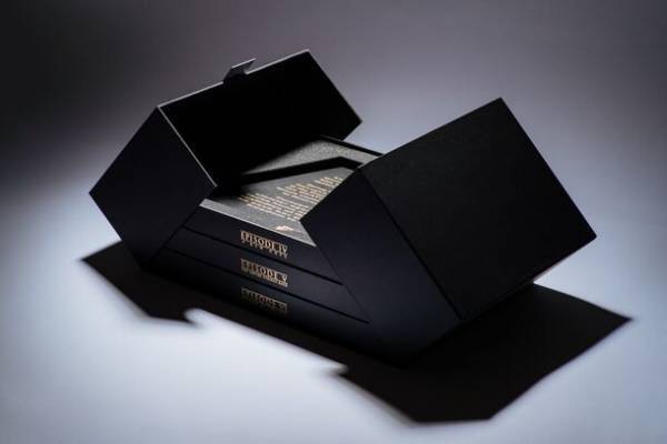 伝統工芸×カルチャー商品を創造する新機軸ブランド「トラカル」から有田焼とのコラボ商品「ウルトラマン」「スター・ウォーズ」シリーズを販売開始