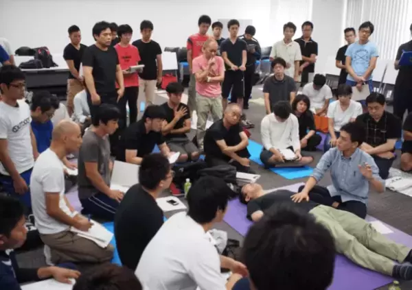 ＜開催レポート＞ メディカルブックジャパン代表取締役 松田 圭太　沖縄・琉球大学初となる「腰痛テンプレート施術」公開講座を開催