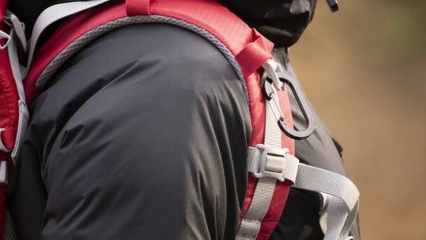 見た目はカラビナ、機能は防災ホイッスル　カラビナ一体型防災ホイッスル【BLOW】を1月18日(木)よりMakuakeにて販売開始！