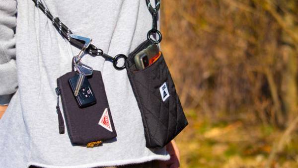 見た目はカラビナ、機能は防災ホイッスル　カラビナ一体型防災ホイッスル【BLOW】を1月18日(木)よりMakuakeにて販売開始！