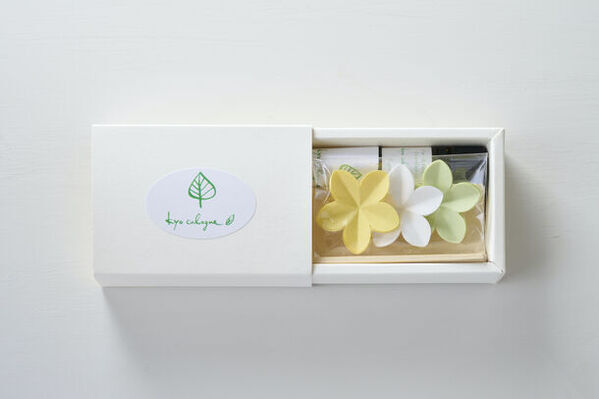 京都岡崎の“花の紙片”と“京都大山崎の京銘竹の小皿”、選べる“和精油”がセットになったkyo-cologne「香りのギフト」発売