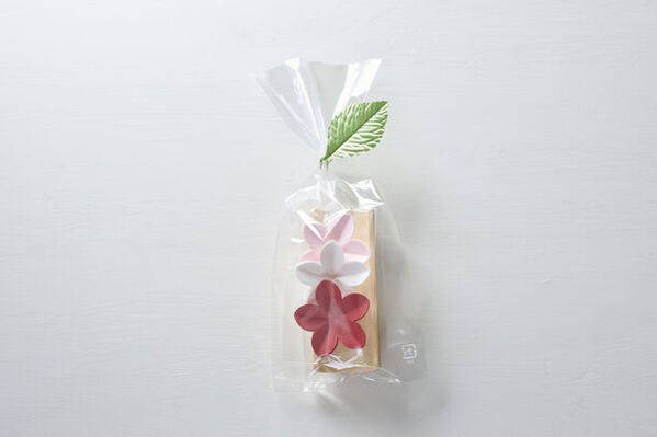 京都岡崎の“花の紙片”と“京都大山崎の京銘竹の小皿”、選べる“和精油”がセットになったkyo-cologne「香りのギフト」発売