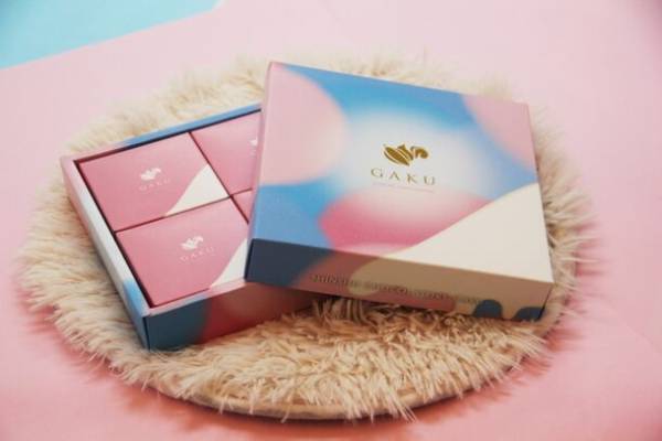 「信州ショコラトリーGAKU」より2024年バレンタイン限定商品　信州の山岳＝GAKUに降る雪の世界を表現した信州いちごミルクサンドが登場！