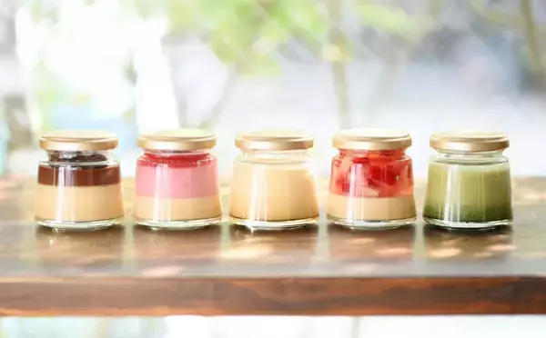 長野市のふわとろプリン専門店「CAFE PURIN」から“かぶりついて食べる”プリンミルフィーユが新登場　～顔が隠れるほどの驚きのボリュームで心ゆくまでプリンを堪能～