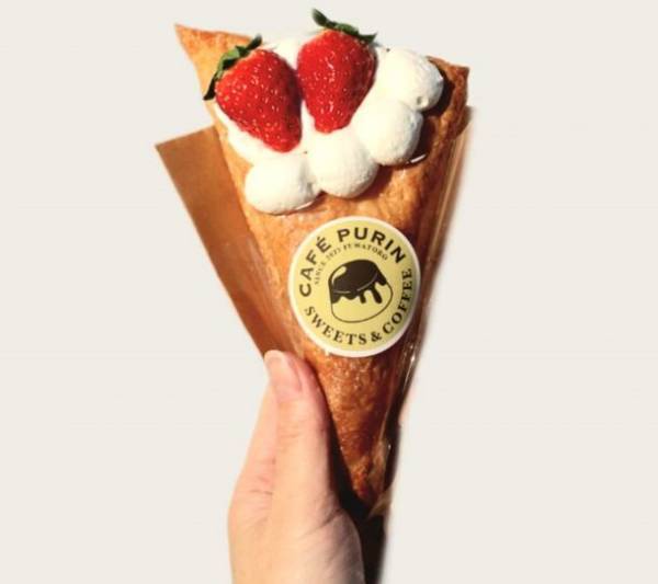 長野市のふわとろプリン専門店「CAFE PURIN」から“かぶりついて食べる”プリンミルフィーユが新登場　～顔が隠れるほどの驚きのボリュームで心ゆくまでプリンを堪能～