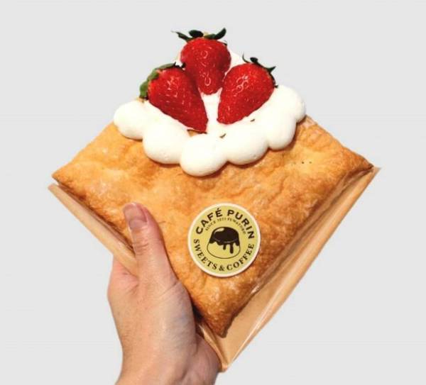 長野市のふわとろプリン専門店「CAFE PURIN」から“かぶりついて食べる”プリンミルフィーユが新登場　～顔が隠れるほどの驚きのボリュームで心ゆくまでプリンを堪能～