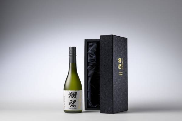 日本初ロッカー型免税自動販売機で訪日旅行客向けに酒類販売を開始観光プラットフォームWAmazingと東急百貨店が連携～オフラインとオンラインを融合したスムーズな購買体験を実現〜