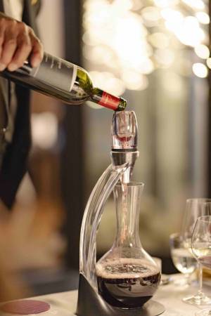 山梨県北杜市が地元産ワインの魅力をPRするサイトをオープン　ソムリエとぶどう畑を巡るメディア向けツアーも実施