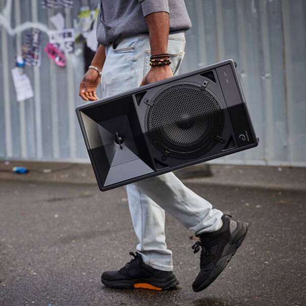 画期的な手軽さで、どんな場所でも本格的なDJパーティーを楽しめる　ポータブル・ワイヤレスDJスピーカー「WAVE-EIGHT」が登場