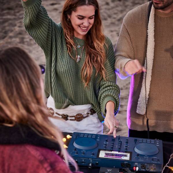 DJパーティーをもっと身近に、もっと自由に　音楽で仲間とつながり、持ち運べるオールインワンDJシステム「OMNIS-DUO」新登場