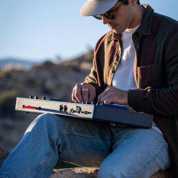 DJパーティーをもっと身近に、もっと自由に　音楽で仲間とつながり、持ち運べるオールインワンDJシステム「OMNIS-DUO」新登場