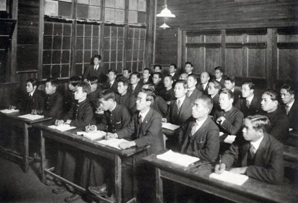 芝浦工業大学の創立者資料展示や芝浦工業大学の歩みを伝える「有元史郎 MEMORIAL CORNER」を豊洲キャンパスに設置