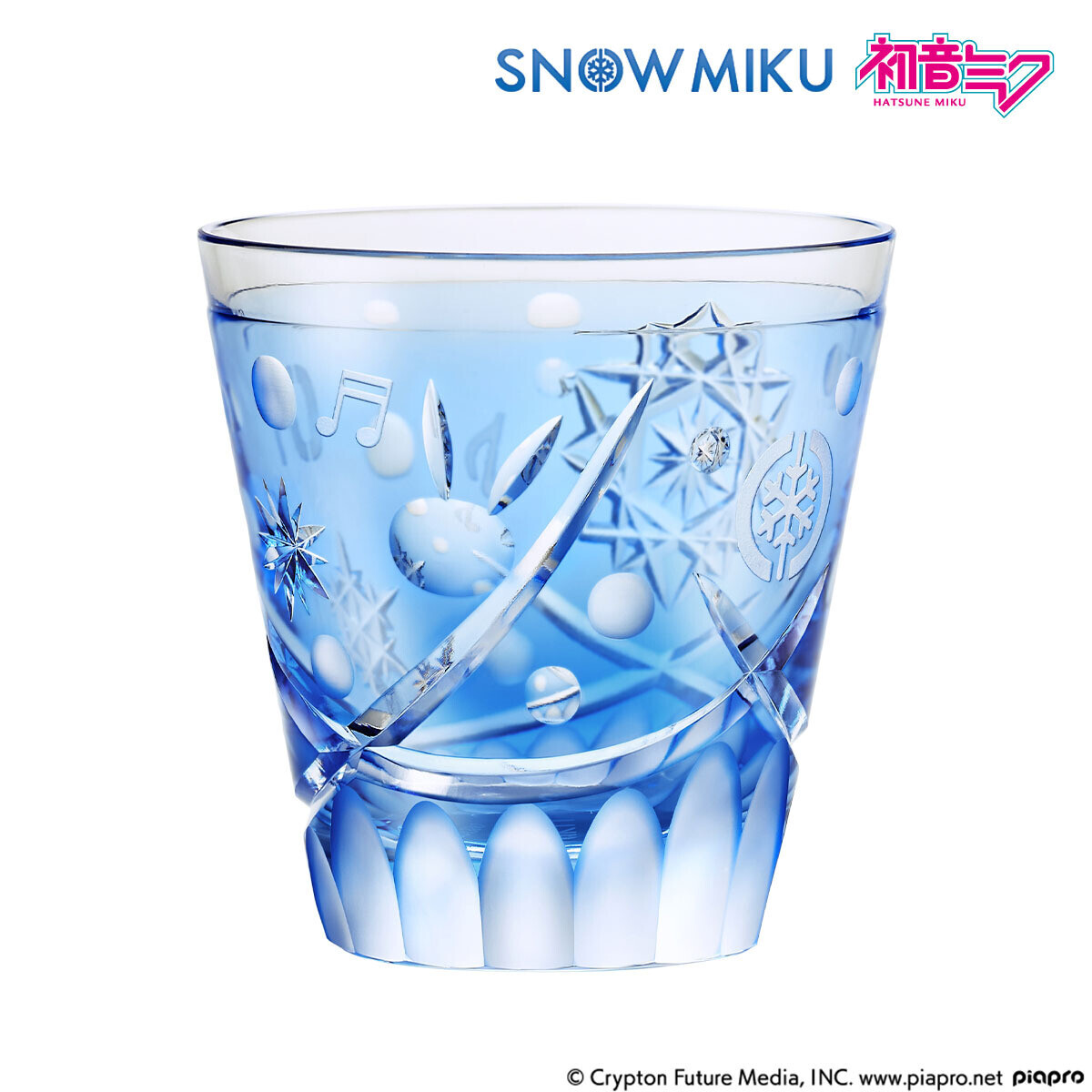 『初音ミク』と伝統工芸・江戸切子のコラボ第3弾！『雪ミク』をイメージした江戸切子グラスが登場描き下ろしイラストを使用したアクリル展示台付き
