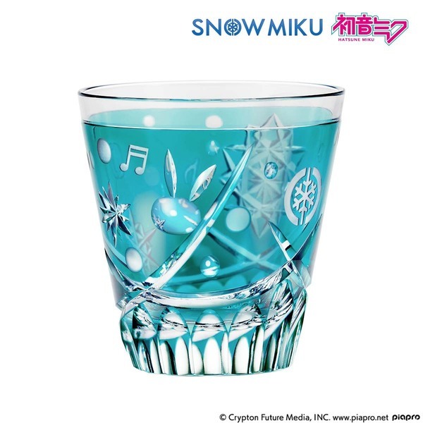 『初音ミク』と伝統工芸・江戸切子のコラボ第3弾！『雪ミク』をイメージした江戸切子グラスが登場描き下ろしイラストを使用したアクリル展示台付き