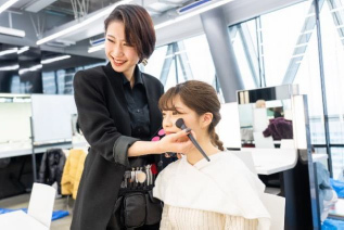 大阪モード学園とコラボレーションしたアート企画の第2弾 UMEDA WAVE～梅田は、世界が振り向く無限の可能性であふれてる。～2024年2月12日(月・祝)～18日(日)