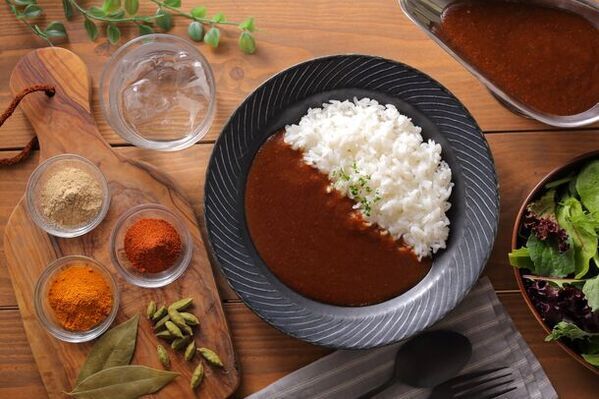 究極の冷凍カレー「TOKYO FROZEN CURRY」登場！通算2万食を食べ尽くした冷凍食品マイスター「タケムラダイ」がプロデュース！どんなトッピングにでも合う冷凍カレーです！