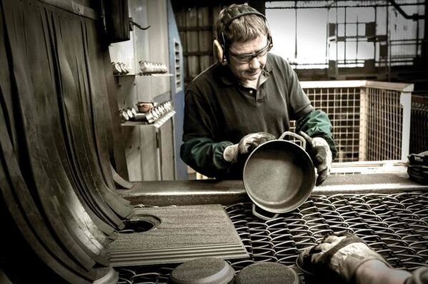 仏鋳物ほうろう鍋ストウブ 創業50周年記念　ミナ ペルホネン(mina perhonen)とのコラボレーション最新作“cocotte ocean”をリリース