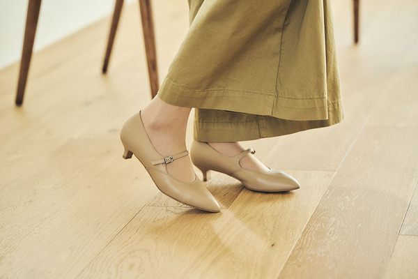 《唯一無二の安定感と履きやすさ》metaインソール搭載パンプスマドラスオンラインショップ・マドラス直営店舗(*)で２月７日(水)より販売開始