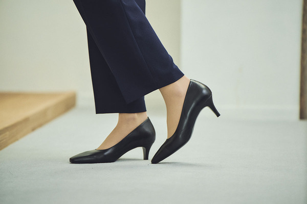 《唯一無二の安定感と履きやすさ》metaインソール搭載パンプスマドラスオンラインショップ・マドラス直営店舗(*)で２月７日(水)より販売開始