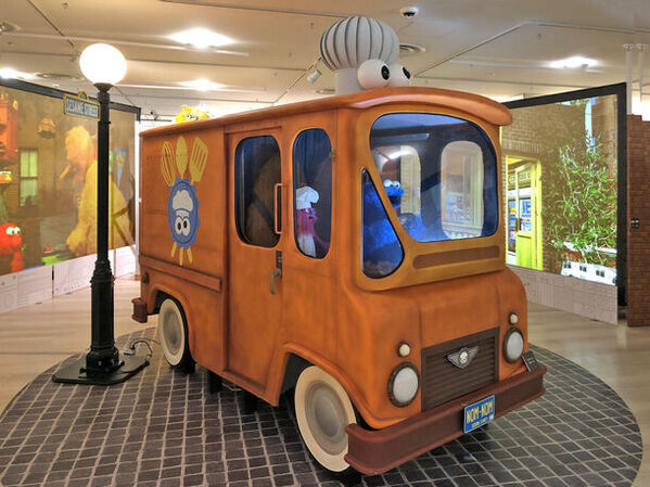 情報解禁第2弾　展示構成とチケット発売スケジュールを公開　3/26(火)より開催！誕生55周年「Hello! セサミストリートの世界展」