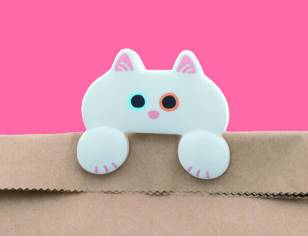 前足で持ってる！？ じぃ～っと見つめるネコのクリップ『JITTOME(ジットメ)』2月下旬より発売