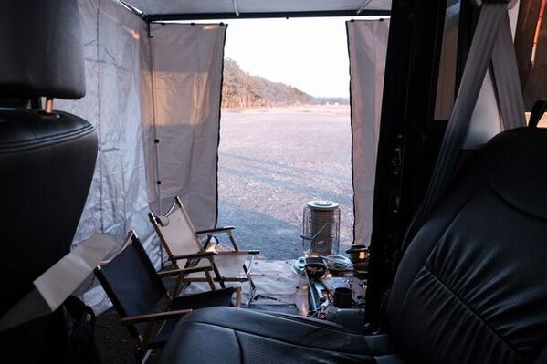 “オールインワン”の3WAYシステムカーラック「TiNY HydEouT」からニューモデル『FOLD』を販売開始！～ラインナップ最大のテントスペースを実現した新機種～