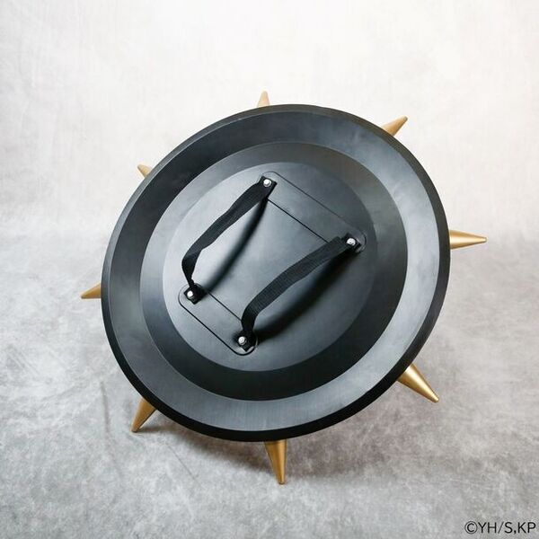 今までにない商品をラインナップする通販ショップ『キャラクターベースおきた』より人気作品「キングダム」の迫力あるサイズの武器フィギュア第2弾が登場。