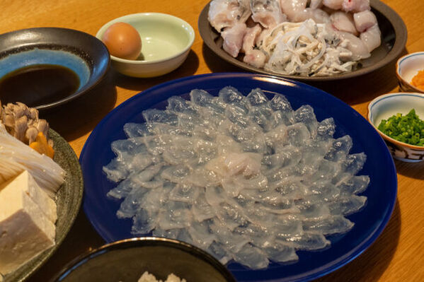 一棟貸しの古民家宿「小浜町家ステイ」でゆっくり滞在しながら『若狭ふぐ』『越前がに』を楽しめるデリバリープランが登場！2024年2月9日(ふぐの日)から販売開始！