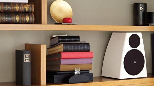 スマホ、タブレットで音楽ストリーミングを高音質で再生できるプレミアム・オーディオシステムの第2弾「Meridian Systema 3200 Streamer」を3月25日に発売