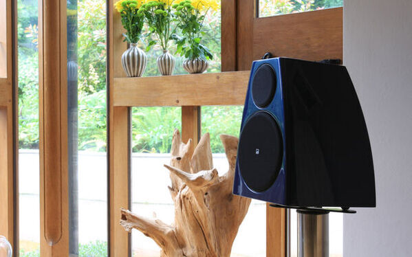 スマホ、タブレットで音楽ストリーミングを高音質で再生できるプレミアム・オーディオシステムの第2弾「Meridian Systema 3200 Streamer」を3月25日に発売