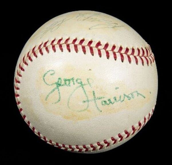 テイラー・スウィフト、マドンナ、フレディ・マーキュリー、ビートルズ、マイケル・ジャクソンなどのアイテムがジュリアンズオークションで一挙出品！日本からもオンラインで参加可能！