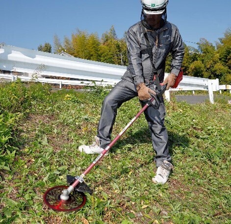 充電式刈払機（草刈り機）を発売