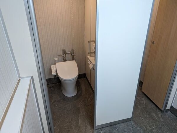 淡路島うずしおクルーズの快適性が向上　日本丸のトイレを全面リニューアル！