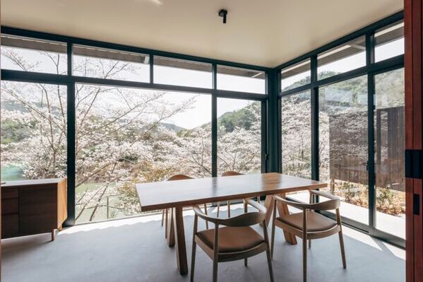 兵庫県のお花見が楽しめるグランピングヴィラが春限定の季節の地元食材を活かしたお食事をご用意