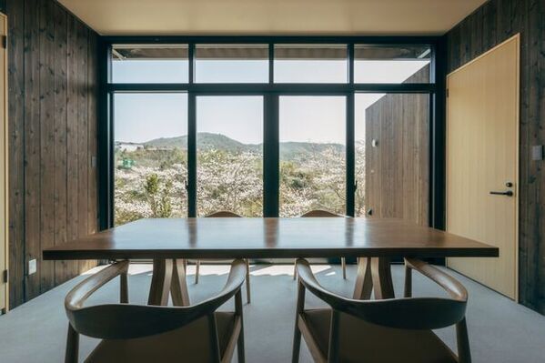 兵庫県のお花見が楽しめるグランピングヴィラが春限定の季節の地元食材を活かしたお食事をご用意