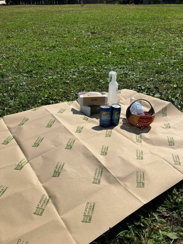 紺屋製紙×ふもとっぱらキャンプ場によるコラボ第二弾！紙でできたレジャーシート『カミラグ』を発売